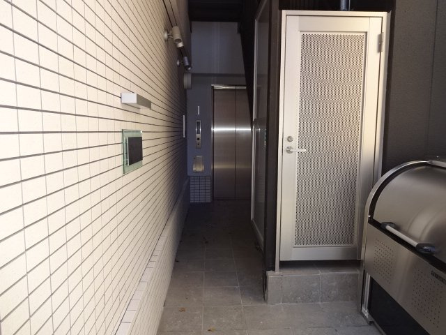スカイレジデンス菊川のエントランス