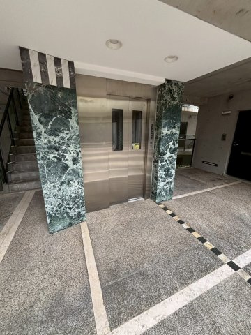 ホープ芦屋のエントランス