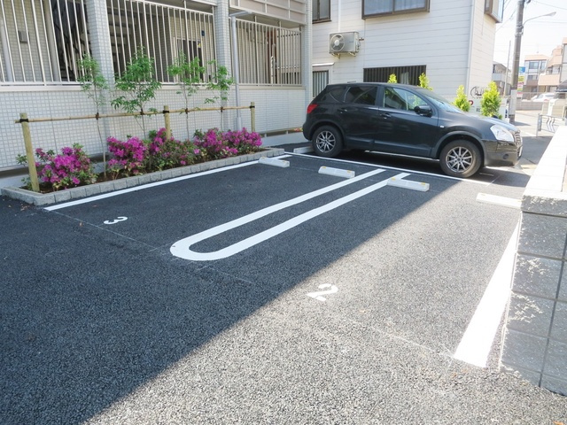 メゾンルミエールの駐車場|駐車場ございます。（空き状況要確認）