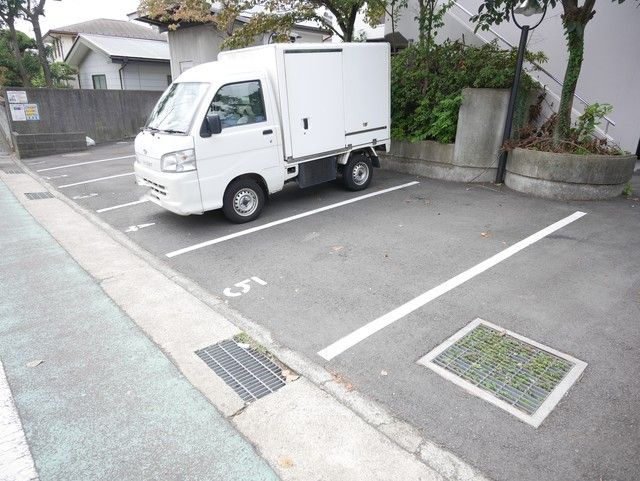 柿の木ハウスの駐車場