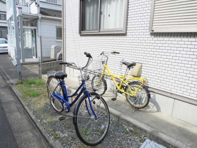 エルメゾン志茂のその他共用部分|自転車はこちらに置かれています☆