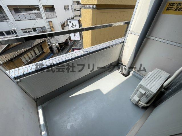 三鷹市下連雀３丁目の賃貸マンションのバルコニー