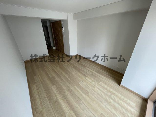 三鷹市下連雀３丁目の賃貸マンションの居間・リビング