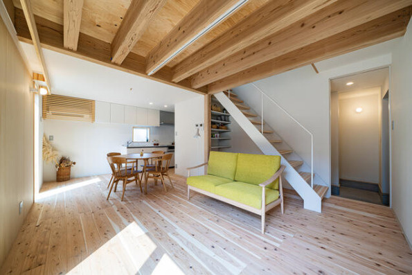 上津戸建の居間・リビング