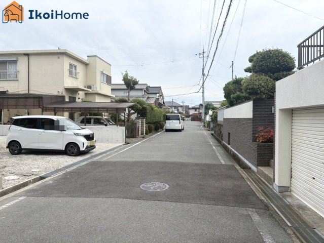 明石市大久保町高丘3丁目　2号地　土地の前面道路含む現地写真|●年中無休：当日予約可●前面道路は幅員約5.3ｍ、交通量少なめで安心の住環境です！