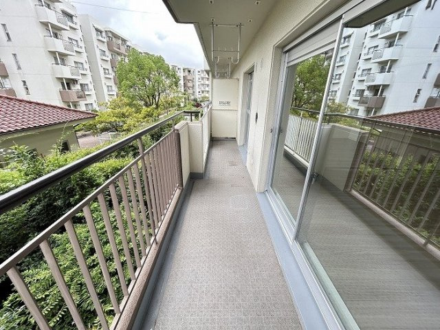 十郎川サンハイツ15号棟のバルコニー