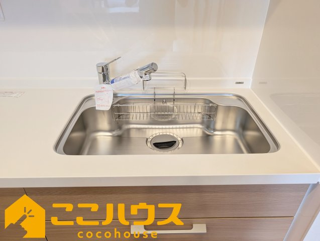 ライオンズマンション泊三丁目のキッチン|洗い物のしやすいワイドシンク
