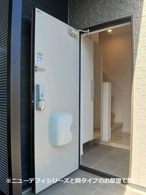 リヴィエール高岡の玄関