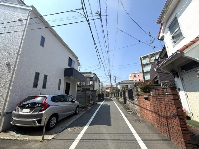 板橋区赤塚2丁目　中古戸建の前面道路含む現地写真|現地ご見学希望・資料請求などお気軽にお問い合わせ下さい！
03-5990-5201