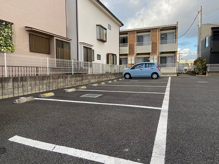 レオネクスト狭山ケ丘の駐車場