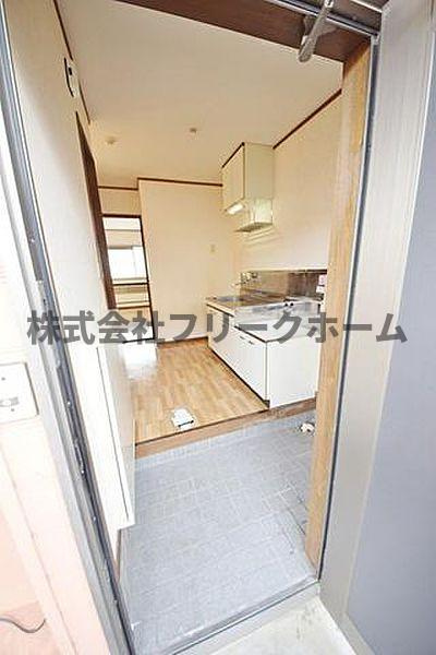 小金井市本町４丁目のアパートの玄関
