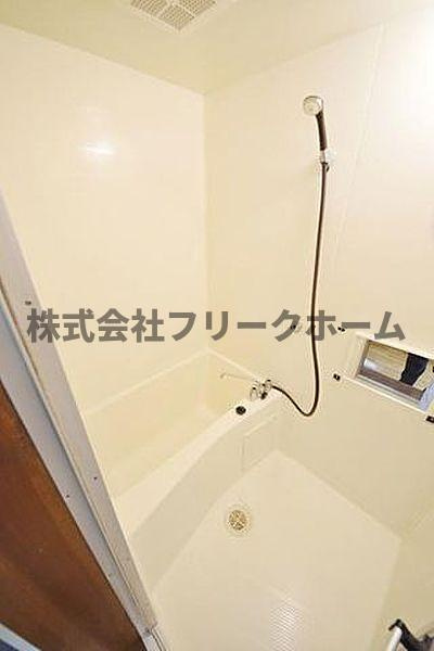 小金井市本町４丁目のアパートの浴室