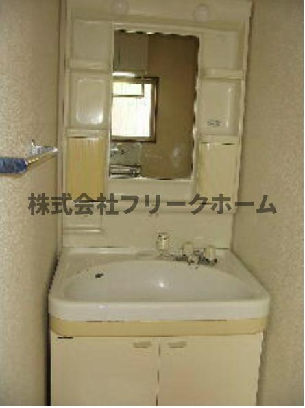 小金井市本町４丁目のアパートの洗面所