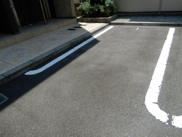 グレイス　大町の駐車場