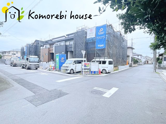 北足立郡伊奈町寿2丁目　新築一戸建て　ブルーミングガーデン　01の前面道路含む現地写真|26.9.19