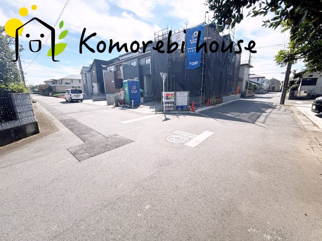 北足立郡伊奈町寿2丁目　新築一戸建て　ブルーミングガーデン　01の前面道路含む現地写真|10/16撮影