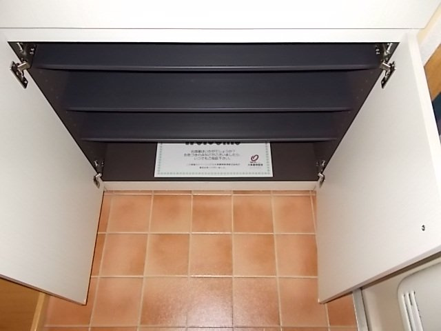 コーポニシヨシの玄関