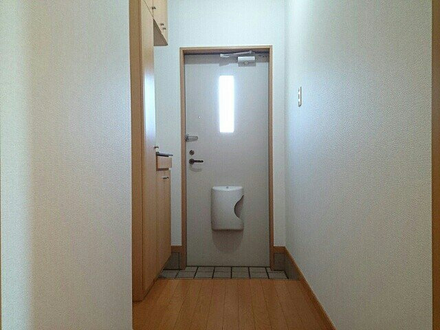 ピエ・デル・モンテＢ棟の玄関