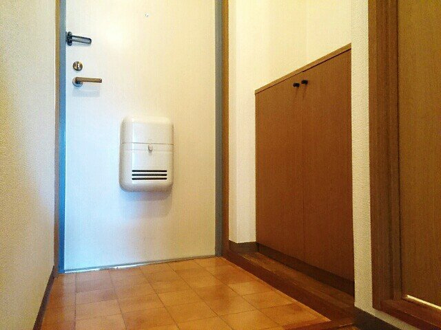 サンヒルズ　（岩田町）の玄関