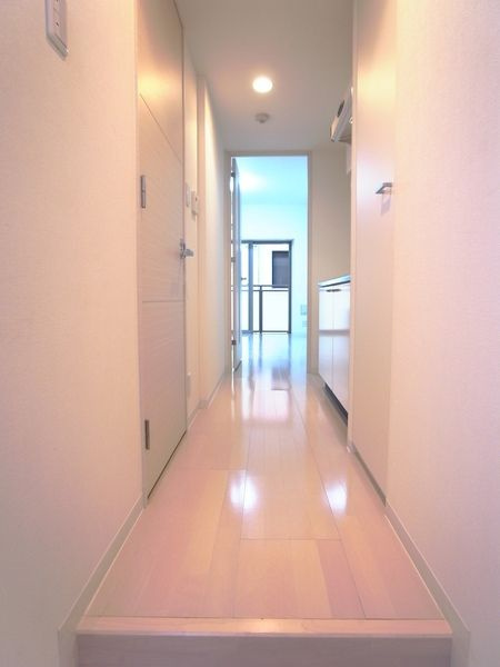 船橋市本町６丁目の賃貸マンションのエントランス