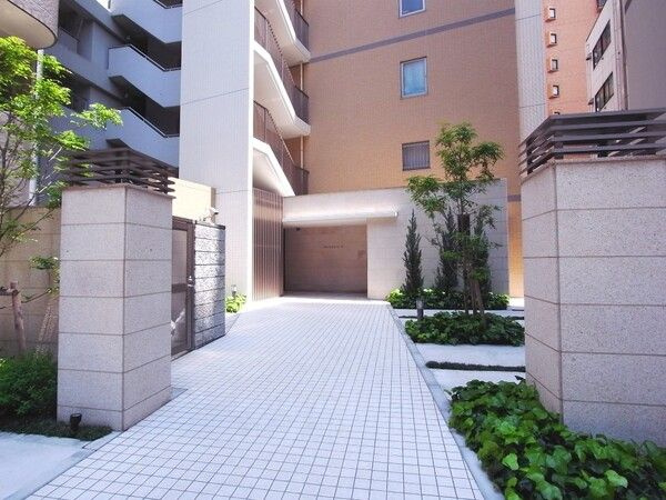 船橋市本町６丁目の賃貸マンションのエントランス