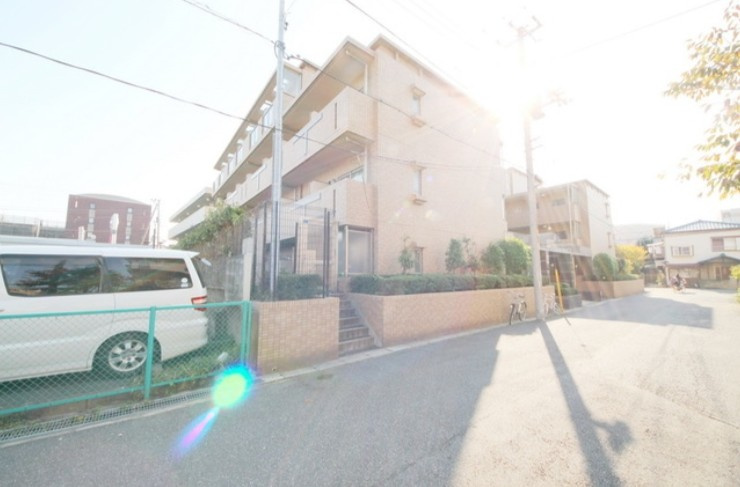 レジディア南行徳の駐車場