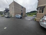 プレーリークレストA棟の駐車場
