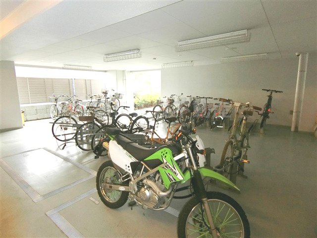 XEBECジーベック糀谷のその他共用部分|バイク置き場空き状況等詳細はお問合せください。　屋根付きの駐輪場