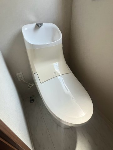 塩屋町6丁目貸家のトイレ