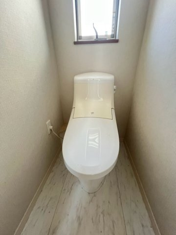 塩屋町6丁目貸家のトイレ