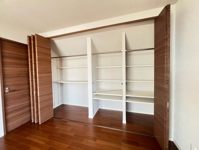 塩屋町6丁目貸家の収納
