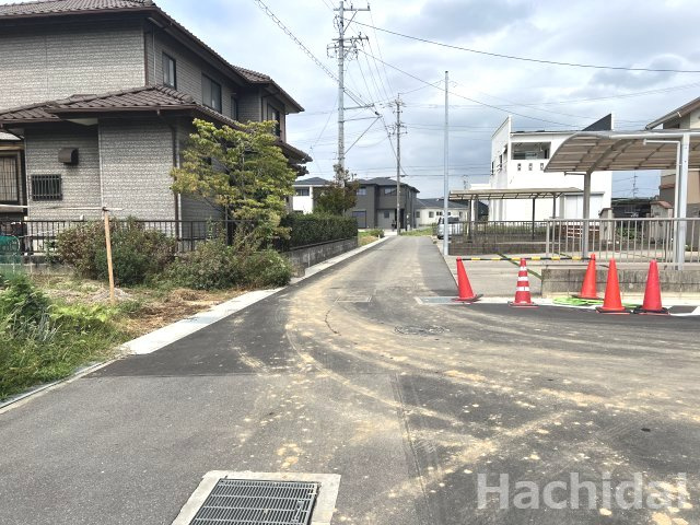 高浜市神明町第6　新築戸建＜6号棟＞の前面道路含む現地写真