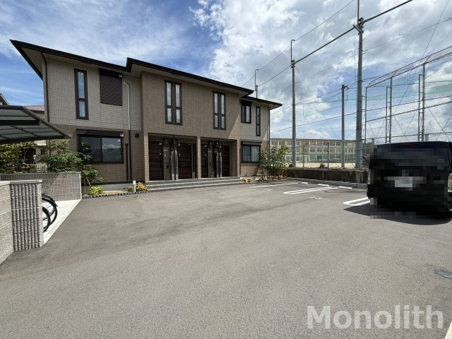 フローラ土生Ｃ棟の駐車場