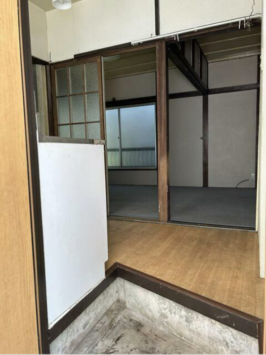 水谷東平屋貸家の玄関
