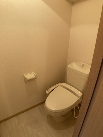 モントレのトイレ|別部屋同一間取りのお写真となります。