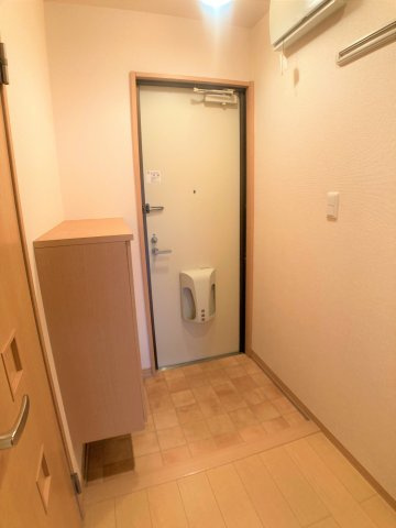 モントレの玄関|別部屋同一間取りのお写真となります。