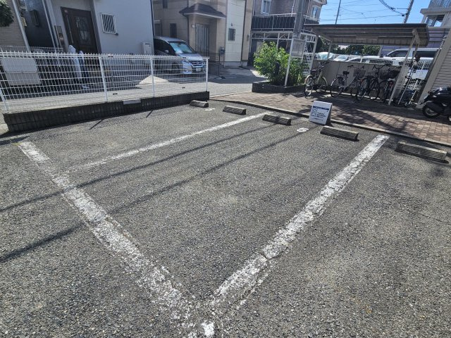ビレッジコートＩの駐車場