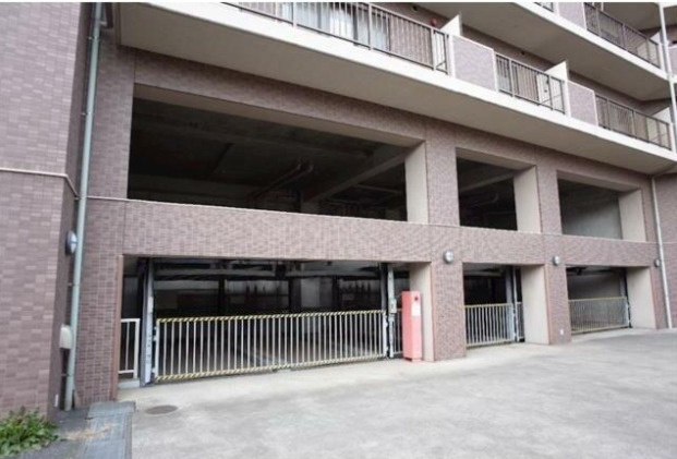 船橋市旭町６丁目の賃貸マンションの駐車場