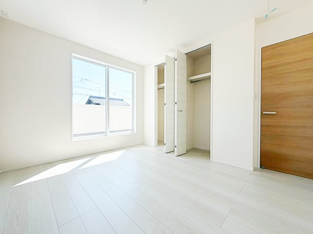 リーブルガーデン　刈谷市井ヶ谷町井田の洋室|陽当りの良い洋室は、お子様の勉強部屋や家族の寝室としても使える、暮らしに合わせて活用できる空間です。									
									