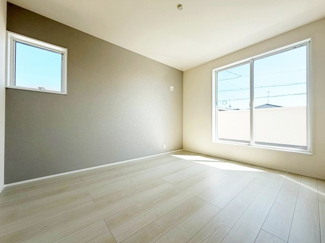 リーブルガーデン　刈谷市井ヶ谷町井田の洋室|陽当りの良い洋室は、お子様の勉強部屋や家族の寝室としても使える、暮らしに合わせて活用できる空間です。									
									