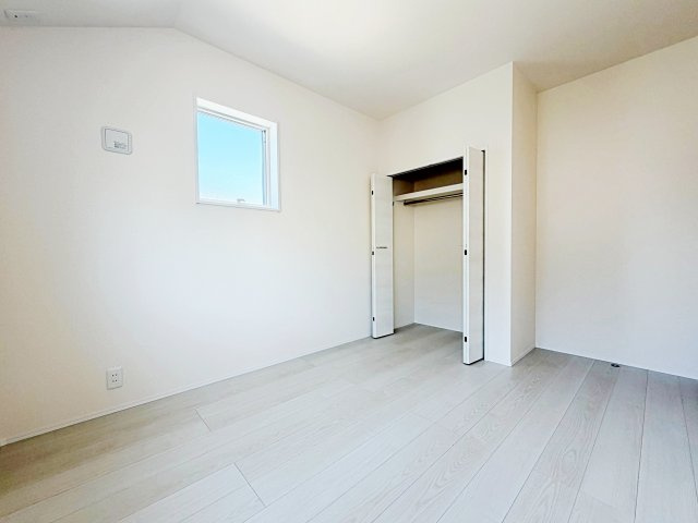 リーブルガーデン　刈谷市井ヶ谷町井田の洋室|陽当りの良い洋室は、お子様の勉強部屋や家族の寝室としても使える、暮らしに合わせて活用できる空間です。									
									
