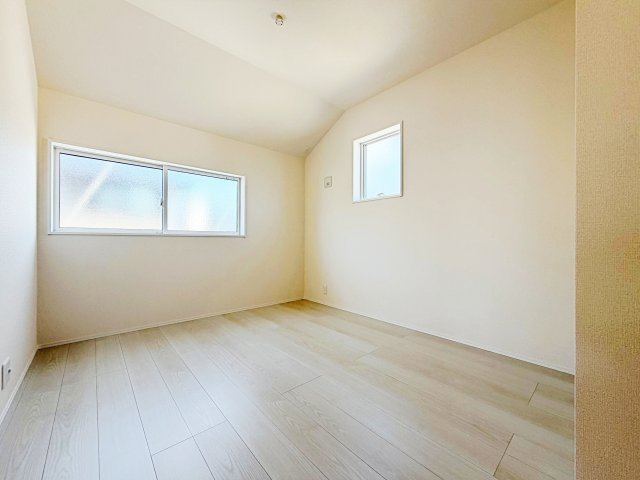 リーブルガーデン　刈谷市井ヶ谷町井田の洋室|陽当りの良い洋室は、お子様の勉強部屋や家族の寝室としても使える、暮らしに合わせて活用できる空間です。									
									