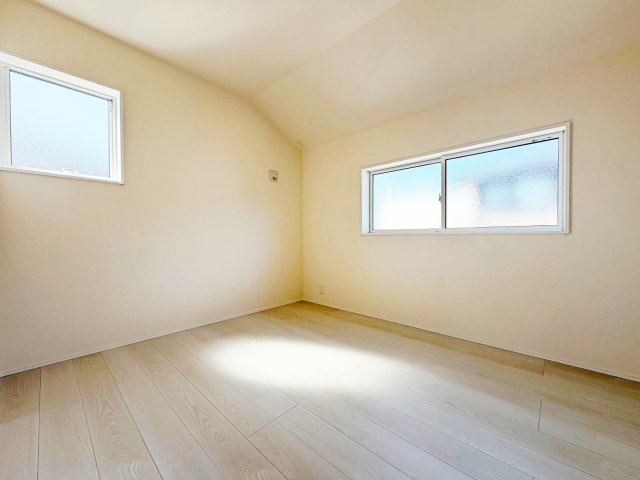 リーブルガーデン　刈谷市井ヶ谷町井田の洋室|陽当りの良い洋室は、お子様の勉強部屋や家族の寝室としても使える、暮らしに合わせて活用できる空間です。									
									