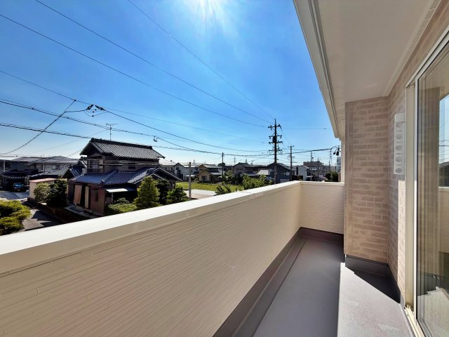 リーブルガーデン　刈谷市井ヶ谷町井田のバルコニー|家族の洗濯物もまとめて干せる、広さと使いやすさを兼ね備えたバルコニー。家事効率もぐっと高まります。									
									