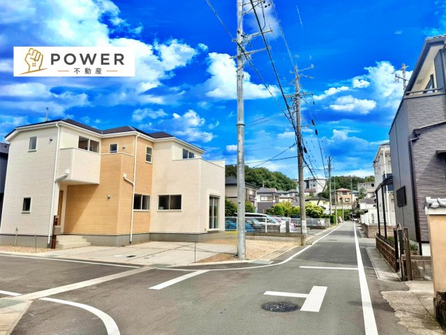 リーブルガーデン　刈谷市井ヶ谷町井田の前面道路含む現地写真|十分な幅が確保されており、車の出し入れもスムーズ。お子様の送り迎えなど、日常の動作も快適に行えます。									
									