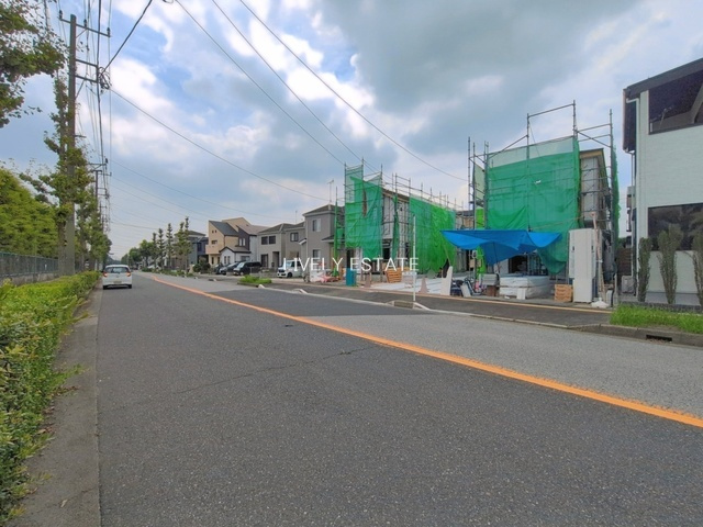 越谷市宮前1丁目 新築分譲住宅 全4棟 2号棟の前面道路含む現地写真