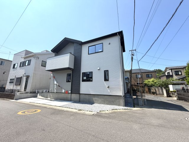 越谷市千間台西３０期リガーレ　新築戸建の外観|陽当たりが良く開放的な外観。通りからの視線にも配慮された安心設計の住まいです。