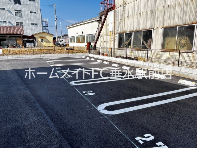 メゾンドソルテの駐車場
