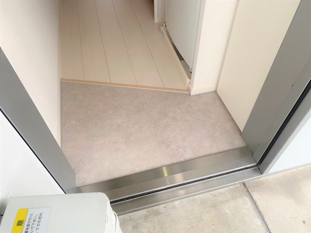 レオパレス東櫛原の玄関
