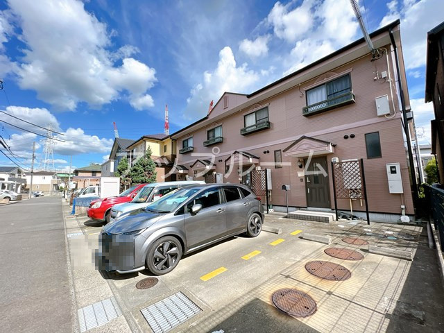 パインラトールA棟の駐車場